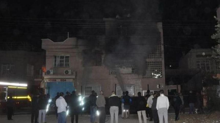 Annesiyle Kavga Etti, Evi Yaktı