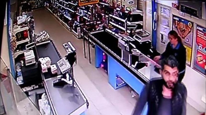 Soygun Anı Da Yakalanma Anı Da G&uuml;venlik Kamerasında