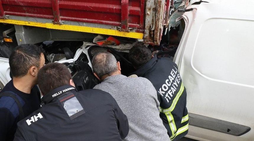 Tırın Altına Giren Ara&ccedil;ta Can Pazarı