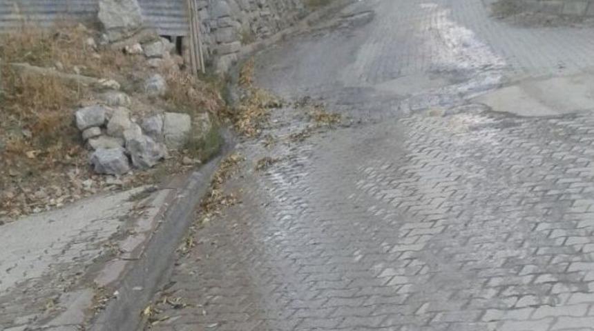 Hakkari&rsquo;de İ&ccedil;me Suyu Boşa Akıyor