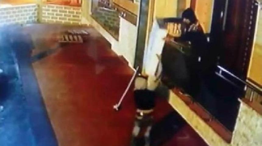 Televizyon Hırsızlığı G&uuml;venlik Kamerasında