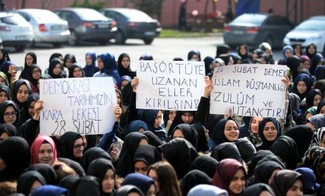 Kız İmam Hatip Lisesi'nde Ders Arası '28 Şubat' Protestosu