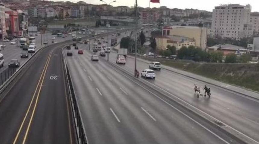 (&ouml;zel Haber) Otoyola Atlayan Suriyeli &Ccedil;ocuklar &Ouml;l&uuml;me Davetiye &Ccedil;ıkardı