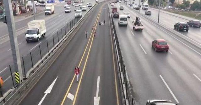 (&ouml;zel Haber) Otoyola Atlayan Suriyeli &Ccedil;ocuklar &Ouml;l&uuml;me Davetiye &Ccedil;ıkardı 1