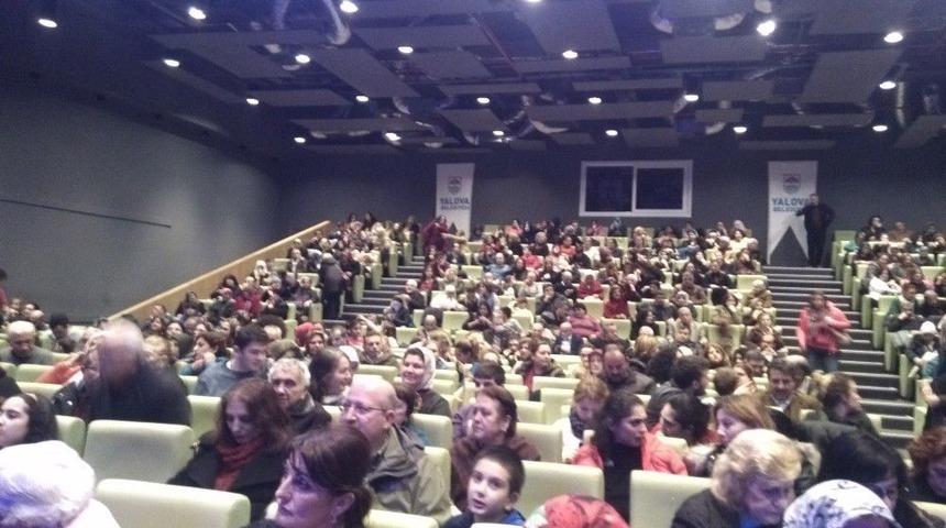 Yalova&rsquo;daki A&ouml;f &Ouml;ğrencileri Vurmalı &Ccedil;algılar Konseriyle Eğlendi