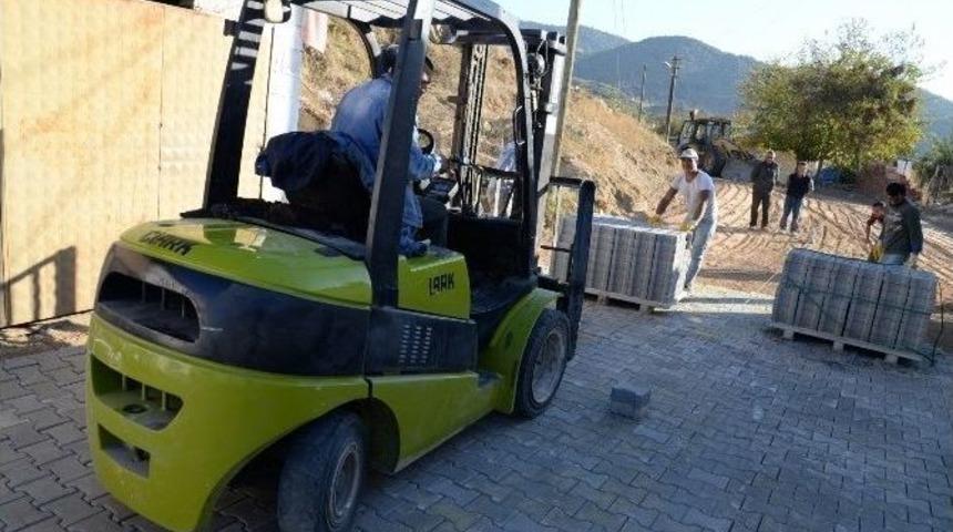 B&uuml;y&uuml;kşehirden Ko&ccedil;arlı Bıyıklı&rsquo;da Yol D&uuml;zenlemesi