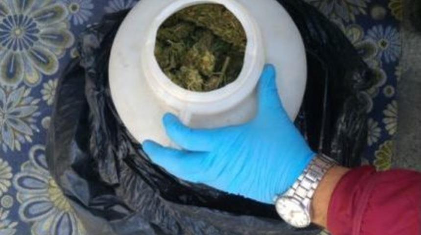 Van&rsquo;da Bidonların İ&ccedil;erisinde 33 Kilo Kubar Esrar Ele Ge&ccedil;irildi