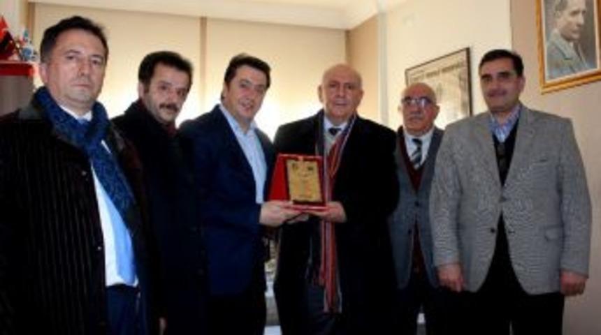 Erzurum Kent Konseyinden T&uuml;rkez&rsquo;e Teşekk&uuml;r Plaketi