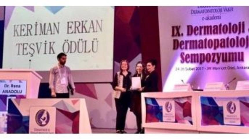 Esog&uuml; &Ouml;ğretim &Uuml;yesi Erdoğan&rsquo;a Keriman Erkan Teşvik &Ouml;d&uuml;l&uuml;