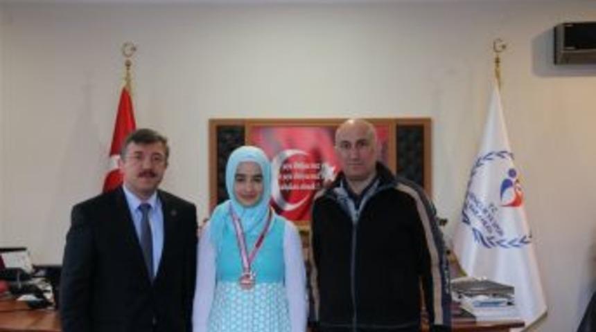 Yalovalı T&uuml;rkan Dartta &Uuml;&ccedil;&uuml;nc&uuml; Oldu