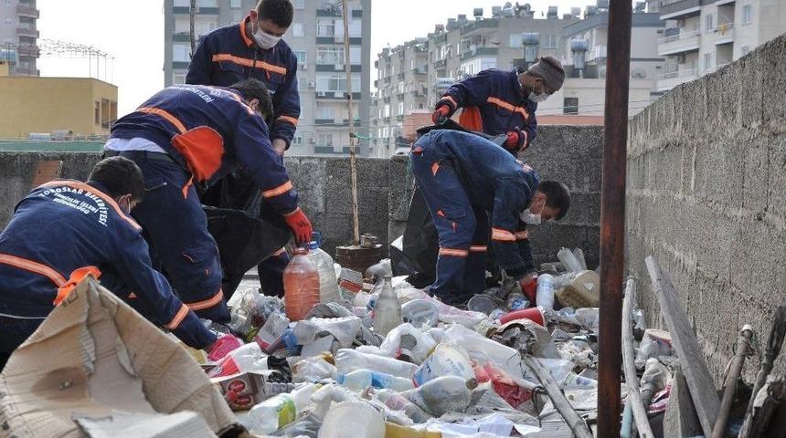 Mersin&rsquo;de Bir Evden 4 Kamyon &Ccedil;&ouml;p &Ccedil;ıktı