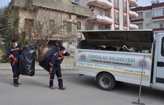 Mersin’de Bir Evden 4 Kamyon Çöp Çıktı