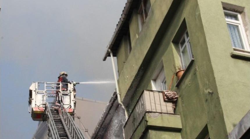 Beyoğlu&rsquo;nda Yangın Paniği