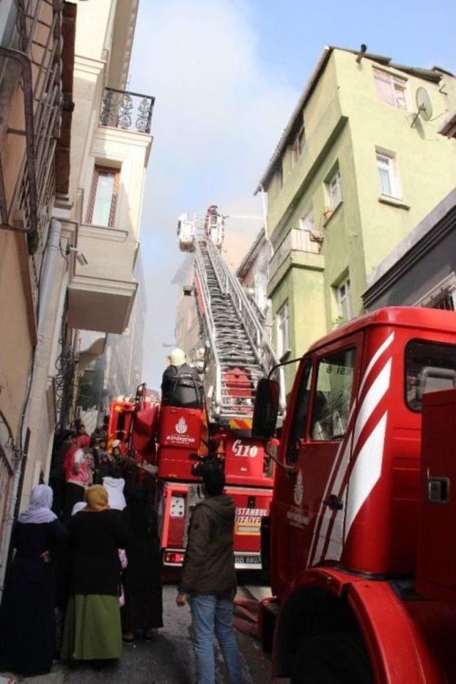 Beyoğlu’nda Yangın Paniği