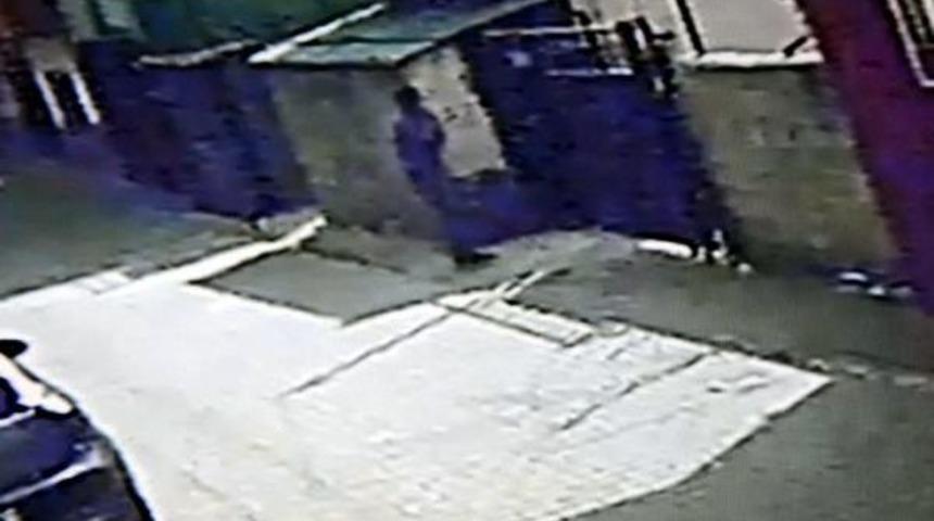 Dolandırıcıya Altın Ve Parasını Elleriyle Teslim Etti