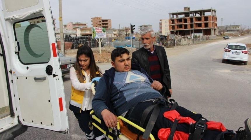 Otomobille Motosiklet &Ccedil;arpıştı: 1 Yaralı