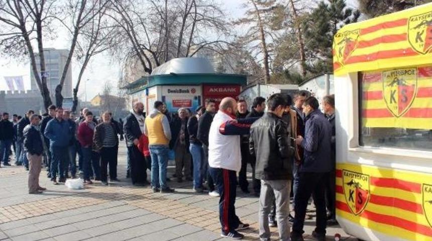 Kayserispor Taraftarından Kombine Koyruğu