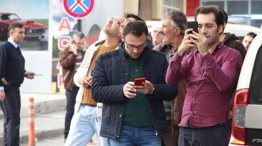 İntihar Girişiminde Şok Tepki: "&ccedil;ıkacaksın D&ouml;veceksin B&ouml;ylelerini"