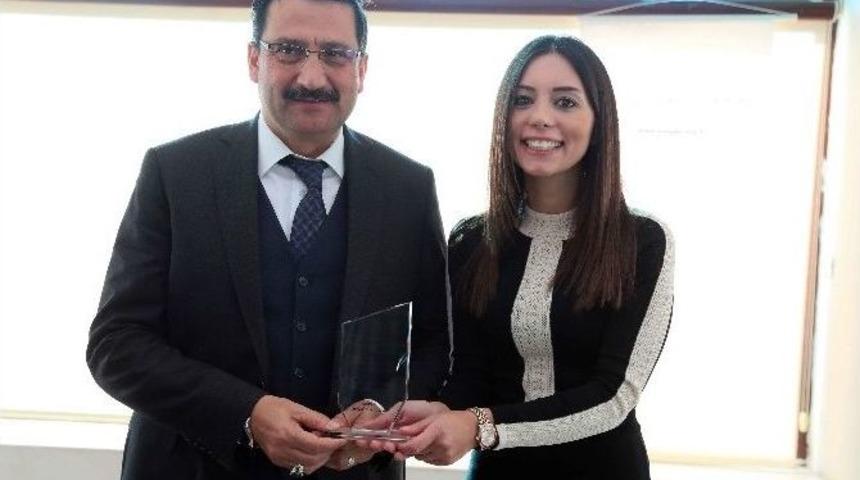 Ke&ccedil;i&ouml;ren Belediyesi &Ouml;ğrenciler İ&ccedil;in Burs Etkinliğine Ev Sahipliği Yaptı