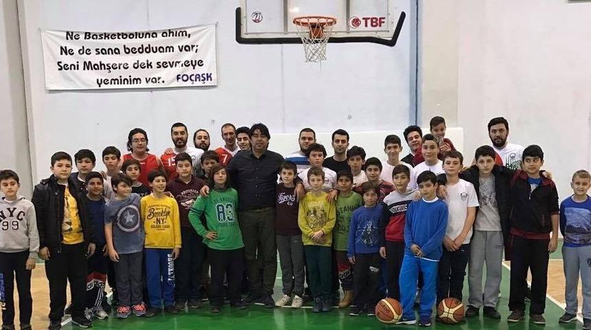 Fo&ccedil;a&rsquo;nın Basketbolcuları Amat&ouml;r Lige Bileniyor
