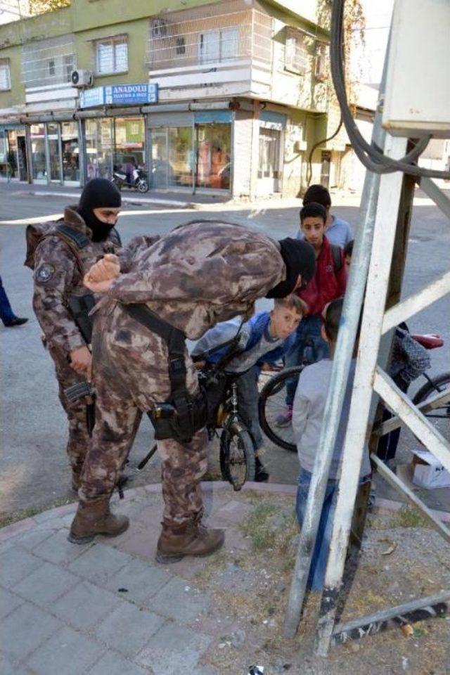 Pkk'nın Korsan Gösteri Yaptığı Mahallelerde Operasyon