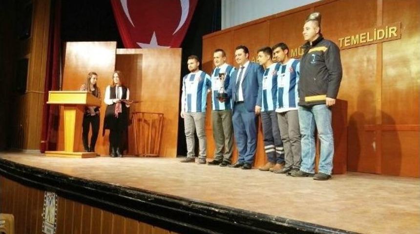 Teski Malkara İl&ccedil;e M&uuml;d&uuml;rl&uuml;ğ&uuml; Futbol Takımı Bir Kupa Daha Aldı