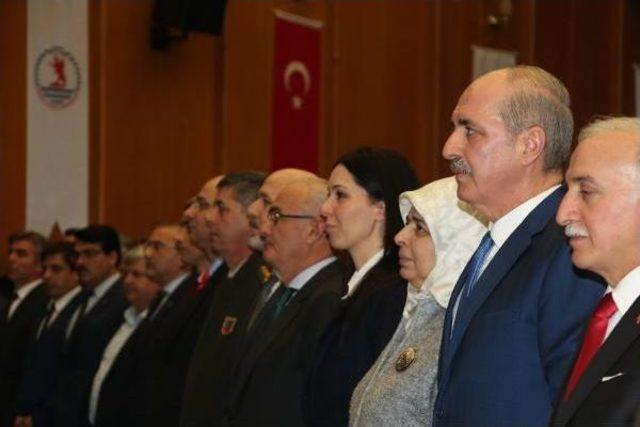 Kurtulmuş, Üniversite Öğrencileriyle Birlikte Yemek Yedi (2)