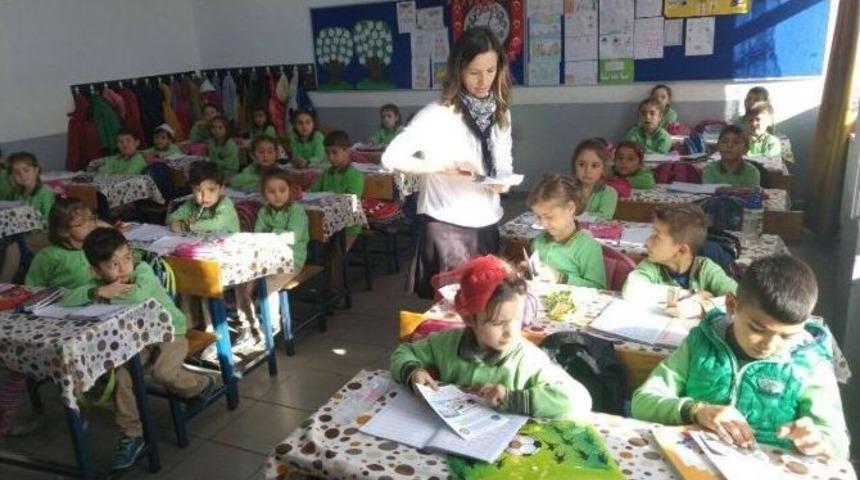 &Ouml;ğrencilere Bilgilendirme Broş&uuml;r&uuml; Dağıtıldı