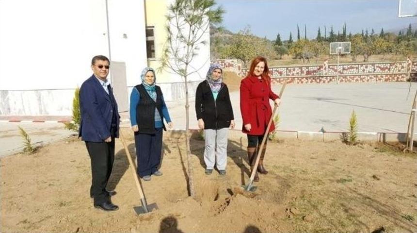 Ak Partili Kadınlardan &Ouml;ğretmenlere Anlamlı Hediye