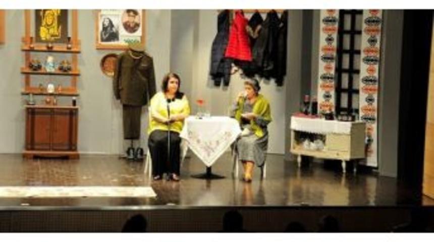 L&uuml;leburgaz&rsquo;da "hadi &Ouml;ld&uuml;rsene Canikom" İsimli Tiyatro Sahnelendi