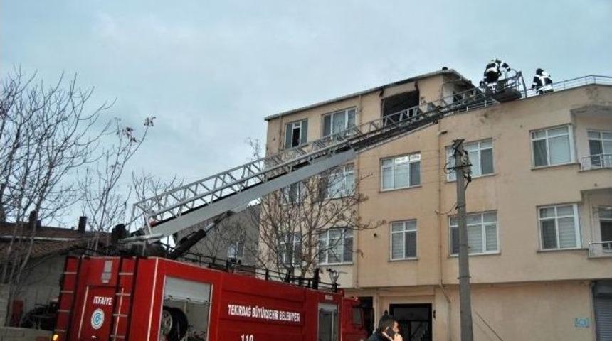 Apartman Dairesinde &Ccedil;ıkan Yangın Paniğe Neden Oldu
