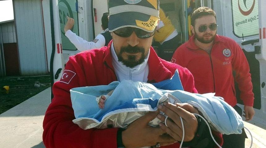 Ambulans Helikopterler 3 G&uuml;nl&uuml;k Bebek İ&ccedil;in Havalandı