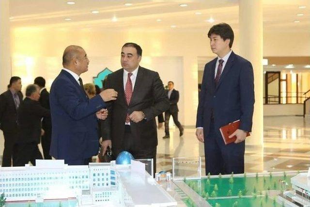 Azerbaycan B&uuml;y&uuml;kel&ccedil;isi, Ahmet Yesevi &Uuml;niversitesinde 1