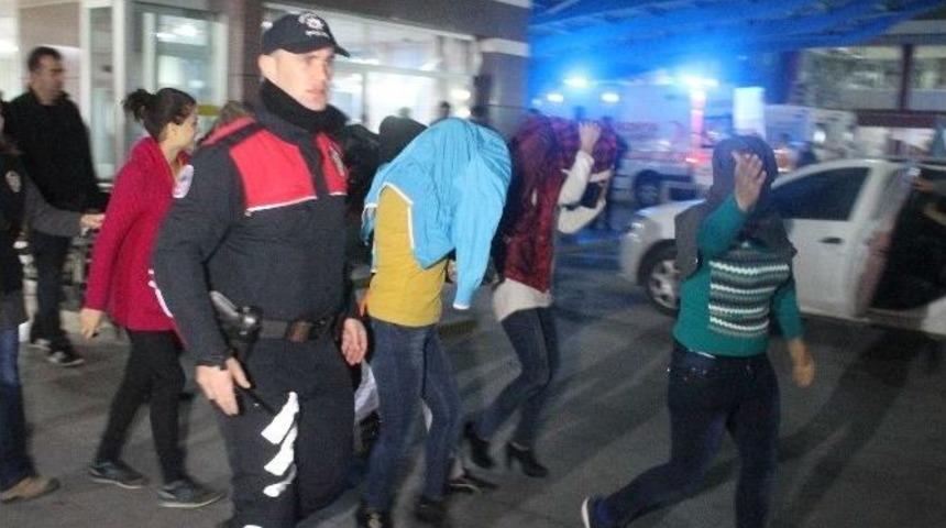 Yol Kenarında Fuhuş İ&ccedil;in M&uuml;şteri Bekleyen Kadınlara Su&ccedil;&uuml;st&uuml;