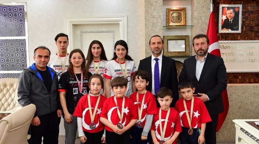 Minik Ve Gen&ccedil; Sporcular &Uuml;nye&rsquo;nin Gururu Oldular