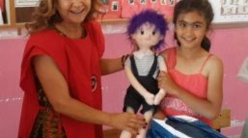 Felsefeciler Yalnız Oyuncaklara Yeni Arkadaşlar Buluyor