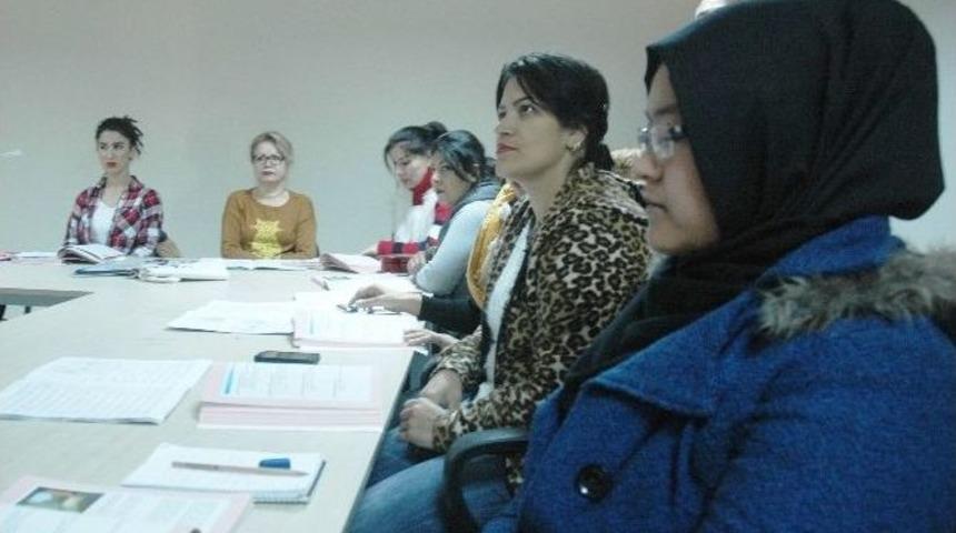 (&ouml;zel Haber) Kadın M&uuml;lteciler Yeni Bir Başlangı&ccedil; İ&ccedil;in T&uuml;rk&ccedil;e &Ouml;ğreniyor