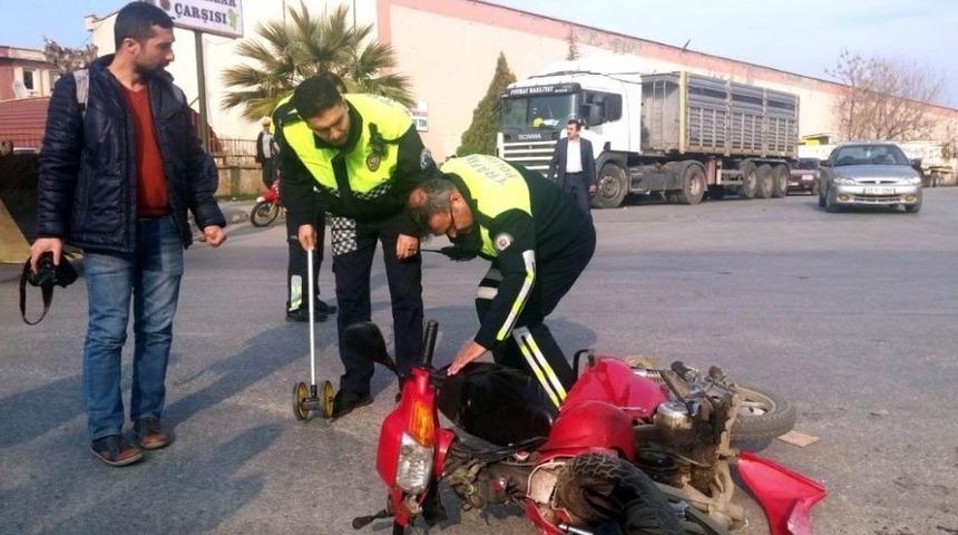 Motosikletliye &Ccedil;arpıp Ka&ccedil;tı