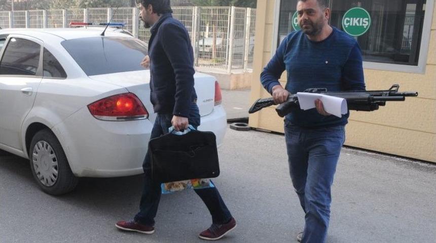 Aranan Hırsızın Evinden Cephanelik &Ccedil;ıktı