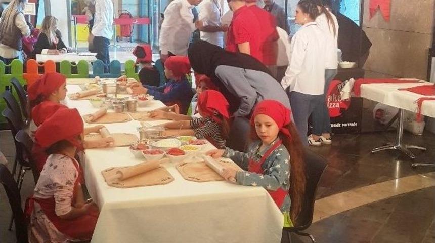 Pizzaların K&uuml;&ccedil;&uuml;k Ustaları Trabzon&rsquo;da Buluştu