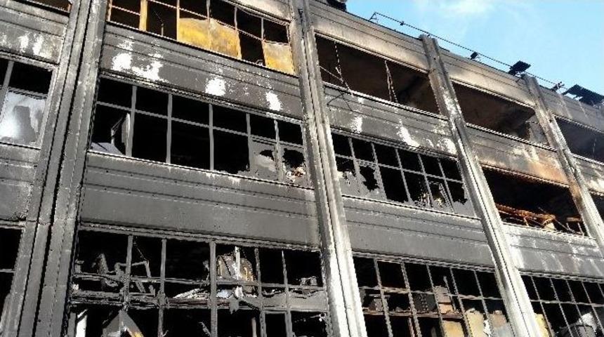 Bayrampaşa&rsquo;daki Yangının Bilan&ccedil;osu G&uuml;n Ağarınca Ortaya &Ccedil;ıktı