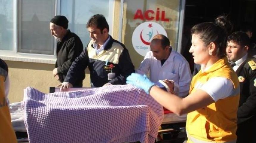 Devrilen Okul Kapısı Altında Kalan &Ouml;ğrenci Yaralandı