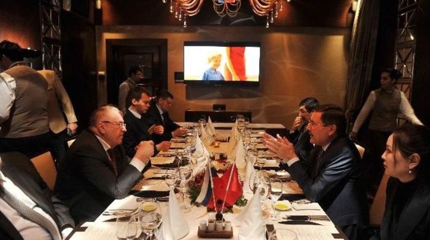 G&ouml;k&ccedil;ek İle Jirinovski Yemekte Buluştu