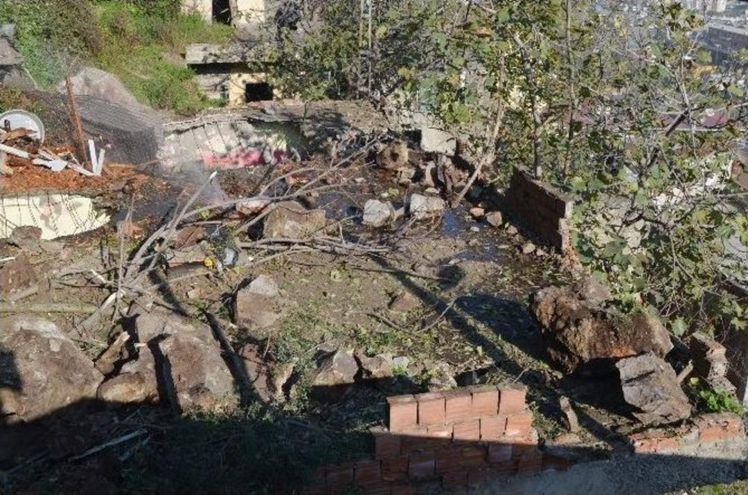 Yama&ccedil;taki Kayalar Evin &Uuml;zerine D&uuml;şt&uuml;: 1 Yaralı