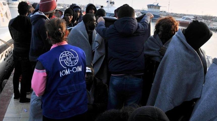 Botları Batmak &Uuml;zere Olan G&ouml;&ccedil;menleri Sahil G&uuml;venlik Kurtardı