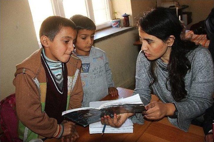 (özel Haber) Fedakar Öğretmenin Eğitim Azmi G5