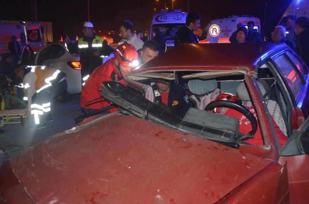 Balıkesir&rsquo;de Trafik Kazası: 1 &Ouml;l&uuml;, 4 Yaralı
