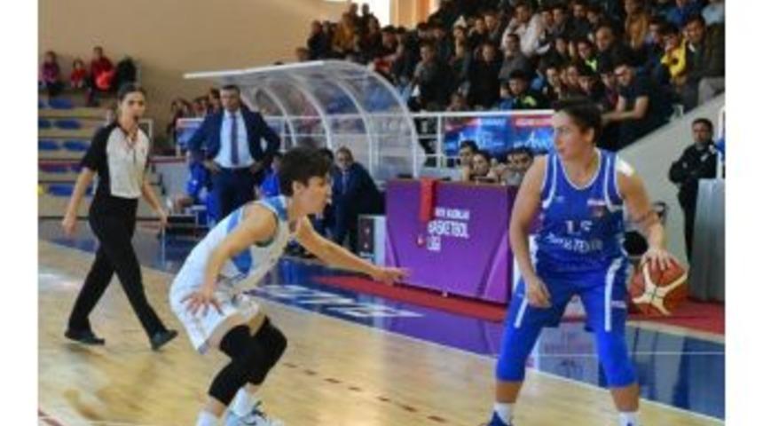 Bornova Beckerspor &Ccedil;ankaya Ma&ccedil;ına Bileniyor