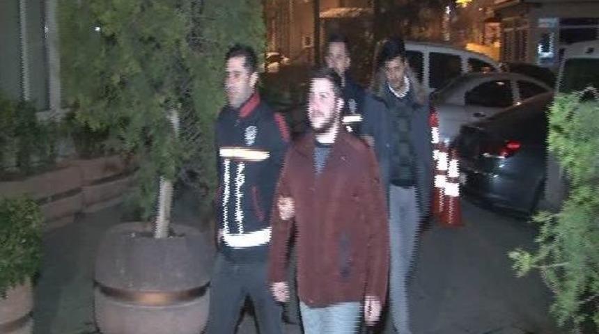 Küçükçekmece'de Otomobilleriyle Drift Yapan Iki Kişi Yakalandı