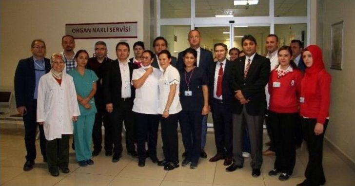 Devlet Hastanesinde İlk Kez 24 Saatte Canlıdan Canlıya 3 Böbrek Nakli G4